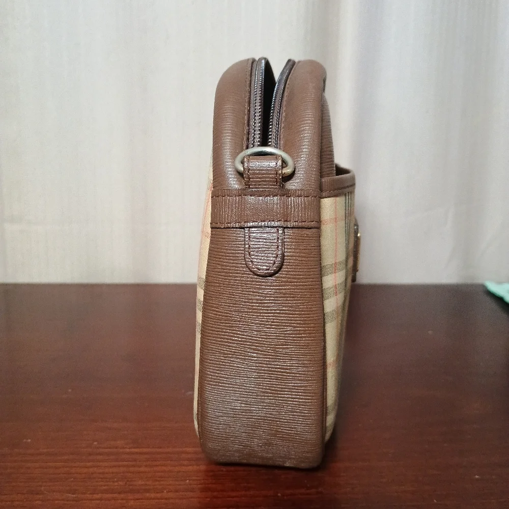 Burberrys Nova Check Shoulder Bag - Picture 4 of 7